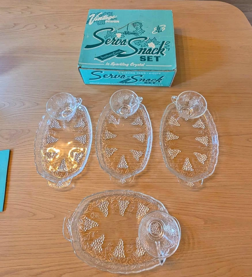 Vintage Anchor Hocking Serva-Snack Set 8-Piece Glass