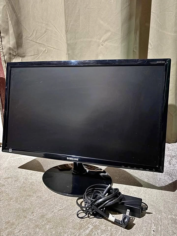 Samsung 24” Screen