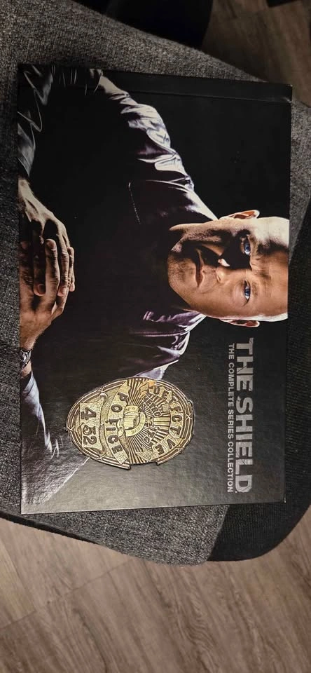 New The Shield Complete Series Collection DVD Box Set - photo 3