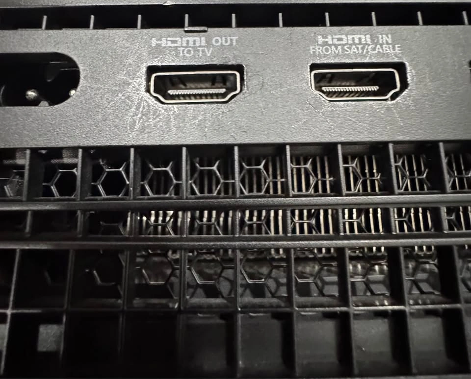 Xbox One X Console – Powers On, No HDMI Display - photo 4