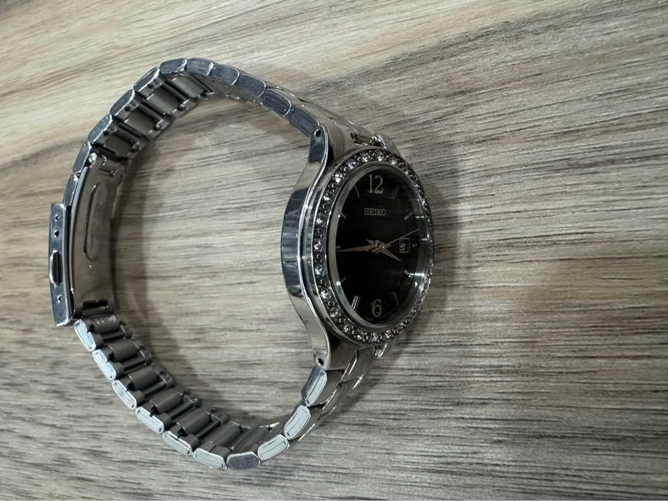 Seiko women’s stainless steel watch with crystal bezel - photo 3