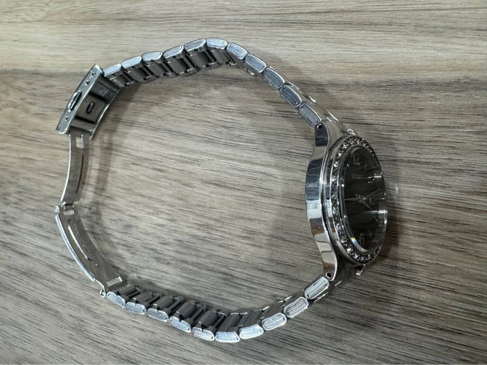Seiko women’s stainless steel watch with crystal bezel - photo 4