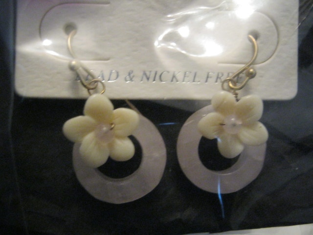 Stunning pierced earrings w/ tiny charms -NEW - Great gifts - photo 3