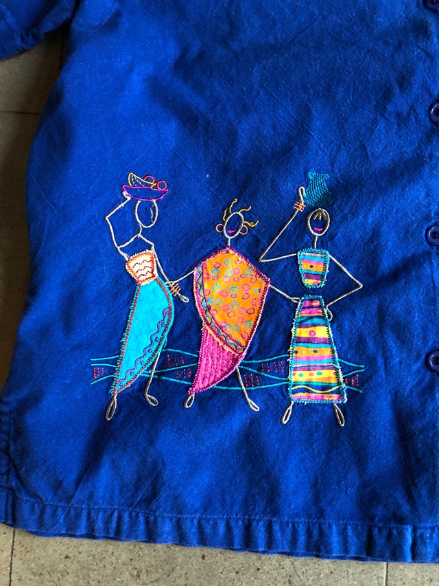 Cute vintage 100% cotton shirt with African women appliqués-Med - photo 2
