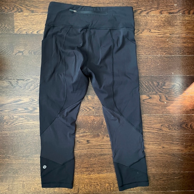 Lululemon Black Leggings with Side and Back Pockets - Size 6 - photo 4