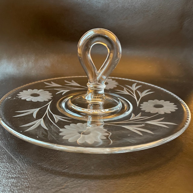 Depression Etched Glass Sandwich Cookie Tray with Center Handle - photo 3