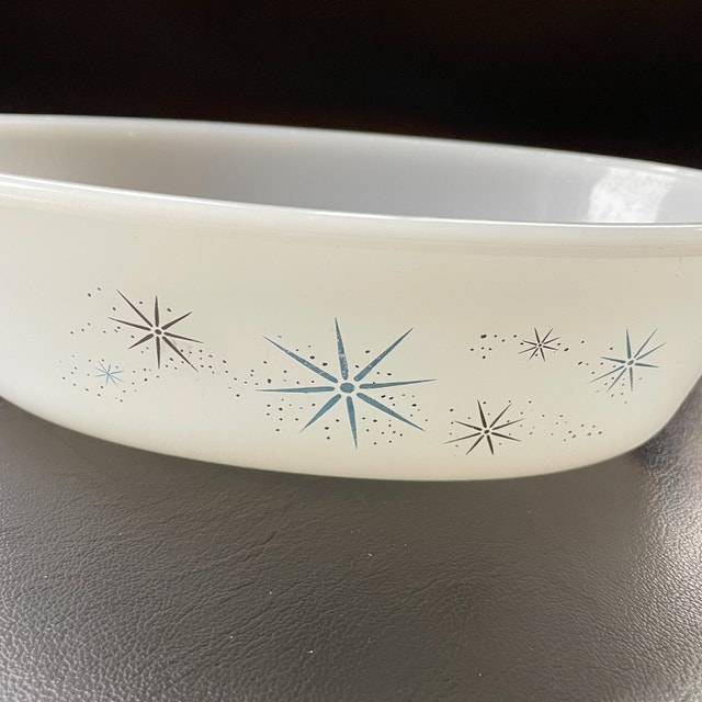 Vintage Glasbake Milkglass Casserole Atomic Starbursts - photo 3