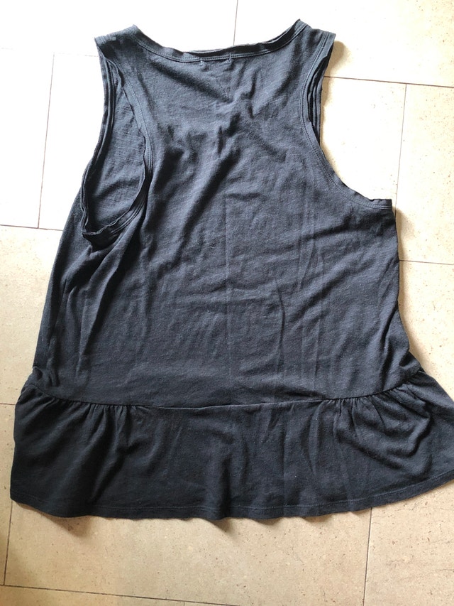 GAP Black Tank Ruffled bottom - Medium - photo 2