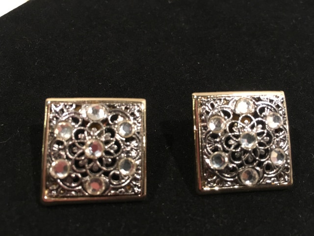 Vintage Square pierced earrings w/ filigree silver design - photo 5