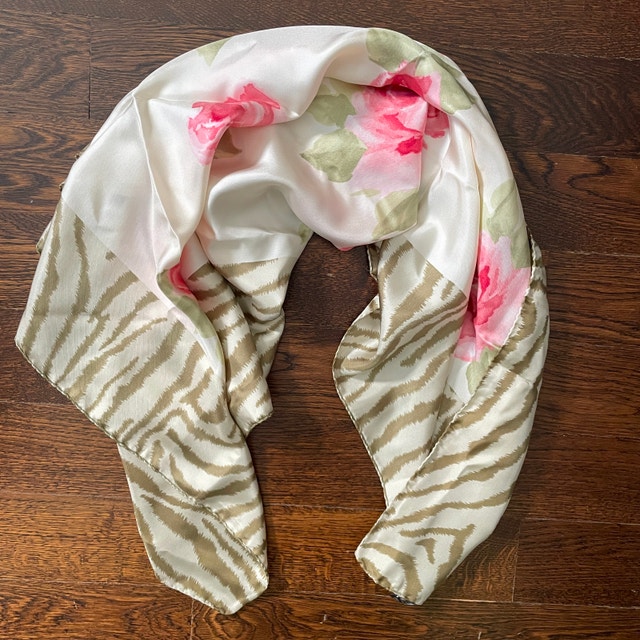 Vintage Coccinelle 100% Silk Scarf with Roses-Made in Italy - photo 4
