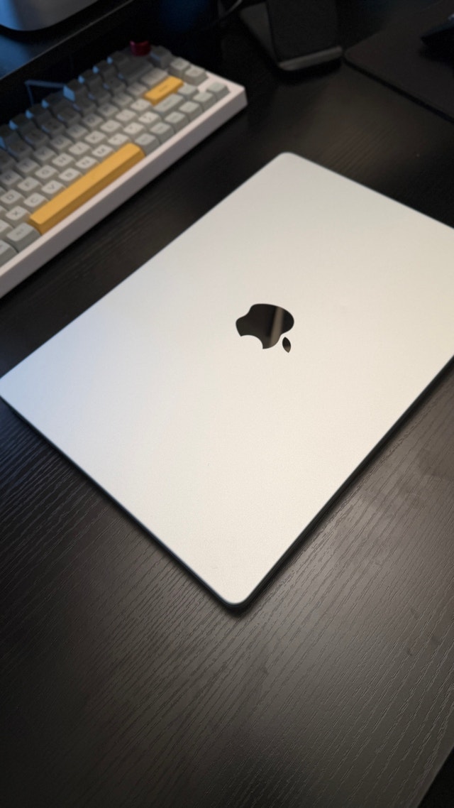Apple MacBook Pro M1 Pro - 16 GB/512 GB - photo 4