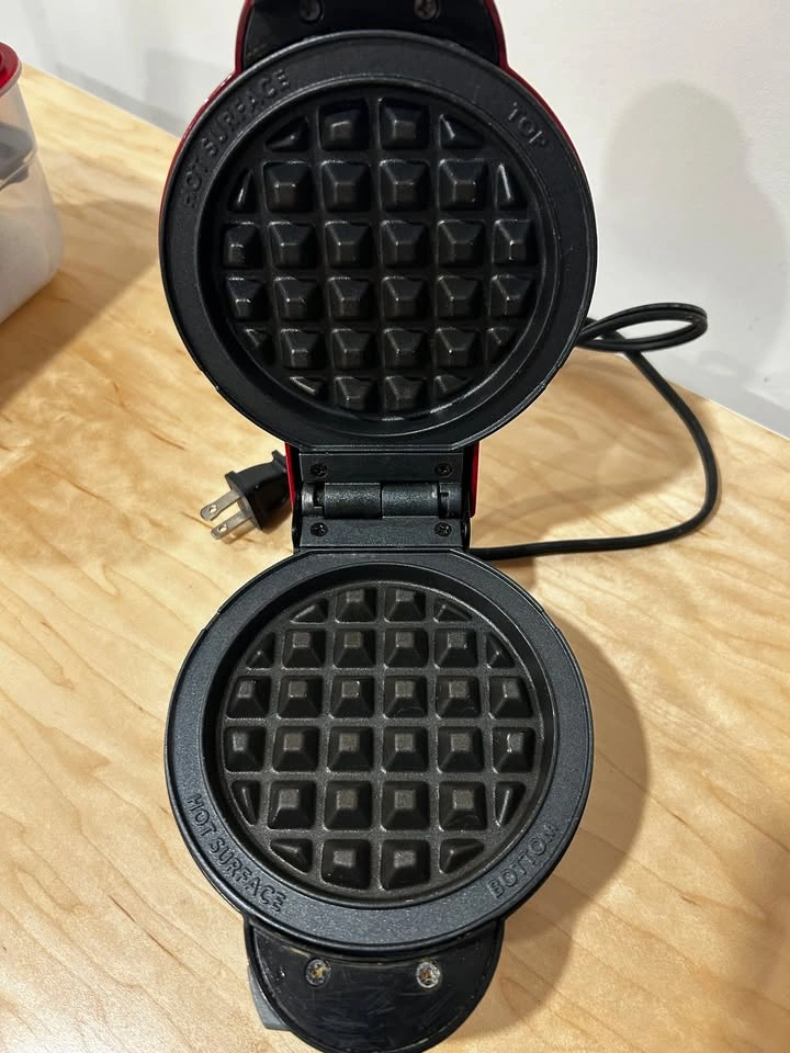 DASH Mini Waffle Maker + Holiday Plates (Halloween & Christmas) - photo 3