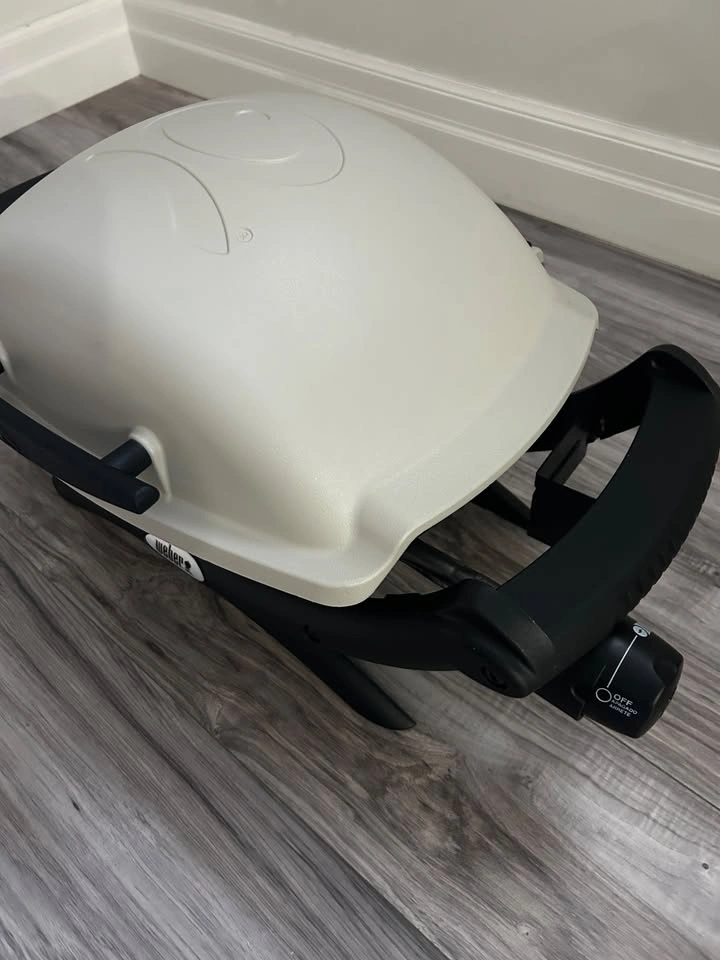 Weber Portable BBQ Grill – Great Condition - photo 3