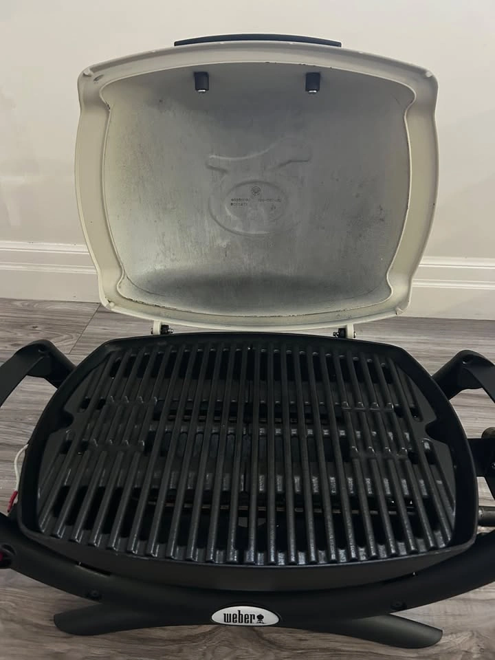 Weber Portable BBQ Grill – Great Condition - photo 4
