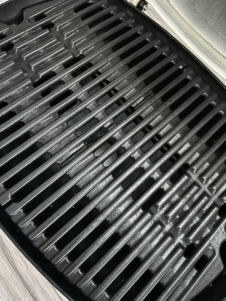 Weber Portable BBQ Grill – Great Condition - photo 5