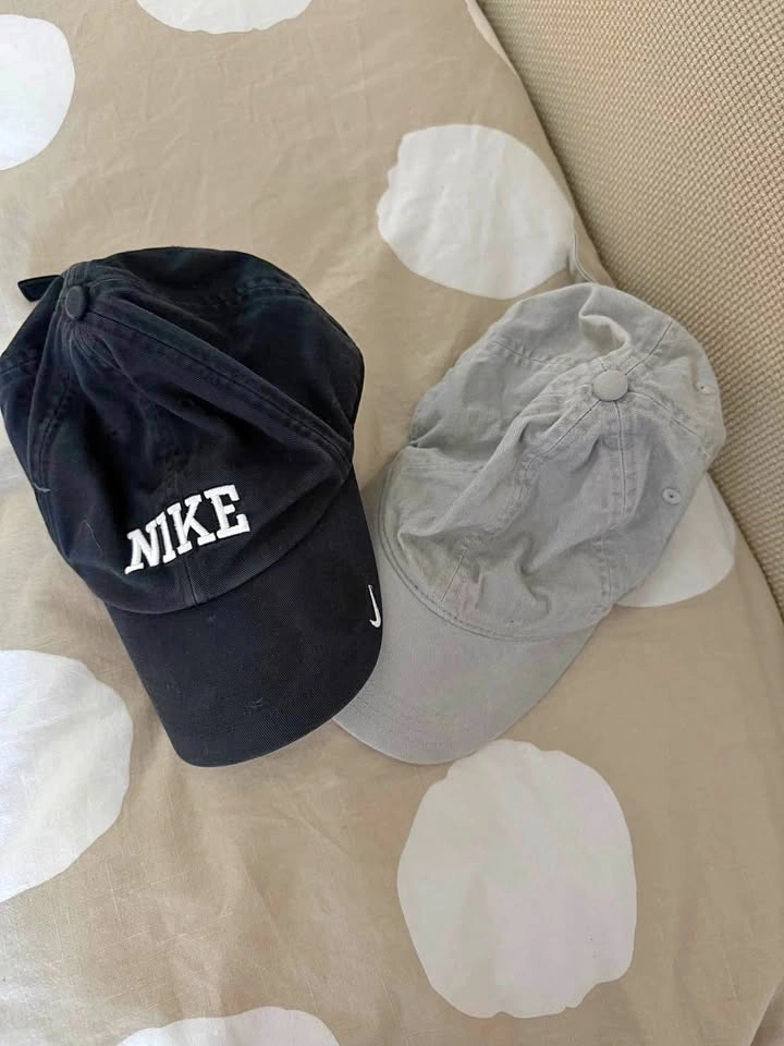 Caps