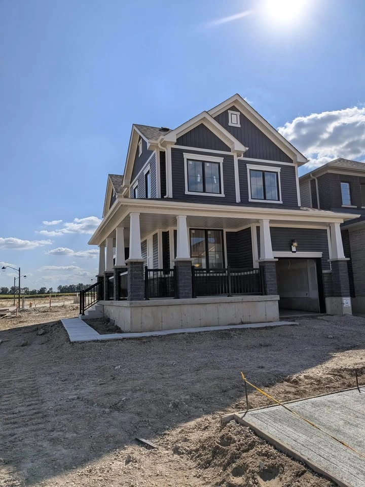 3 Beds 2.5 Baths - House
