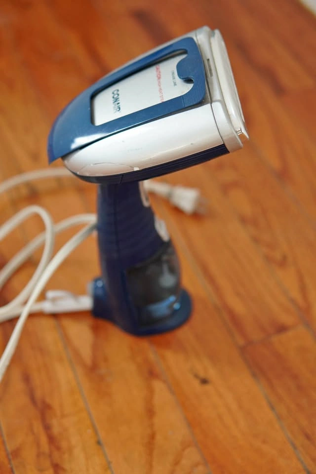 Conair GS38TR handheld garment steamer
