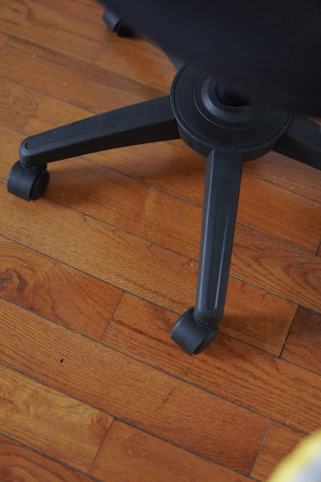 Black Mesh Back Armless Office Chair - photo 4