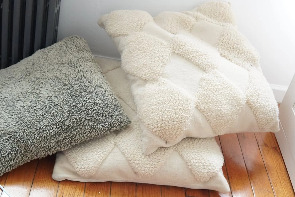 Set of 3 Textured Throw Pillows - photo 2