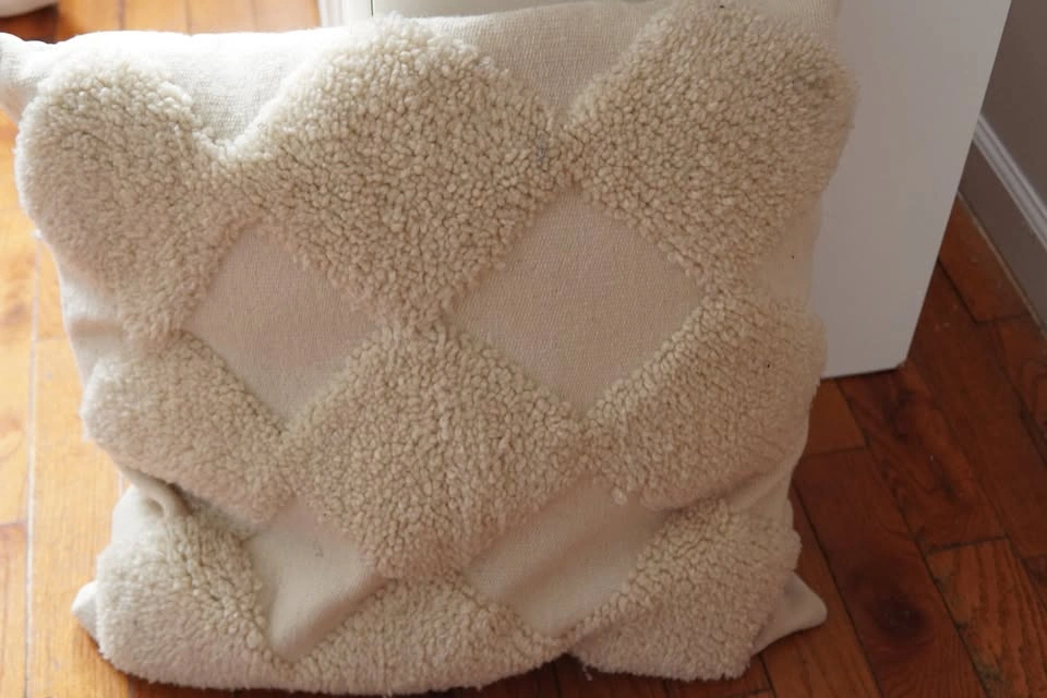 Set of 3 Textured Throw Pillows - photo 3