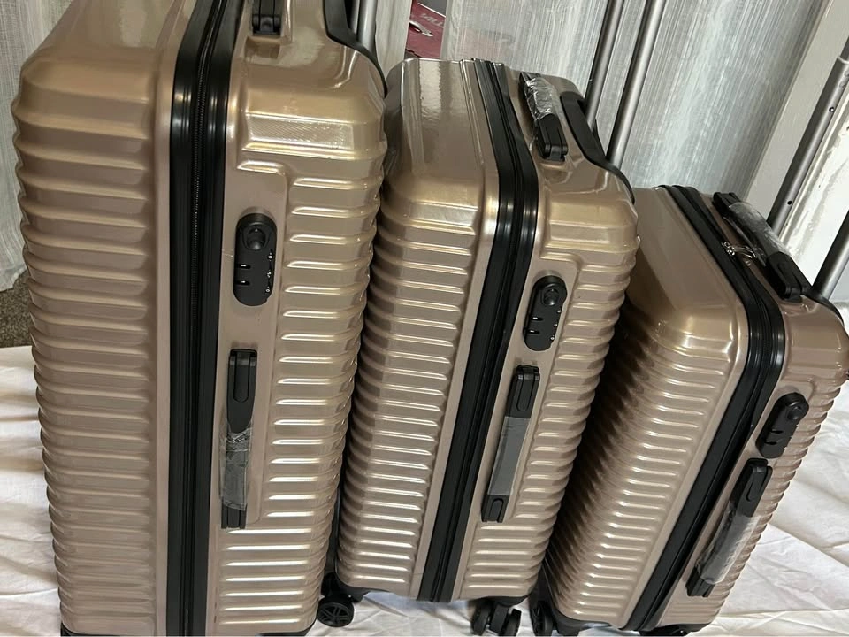 BRAND NEW SET OF LUGGAGE FOR SALE - photo 2