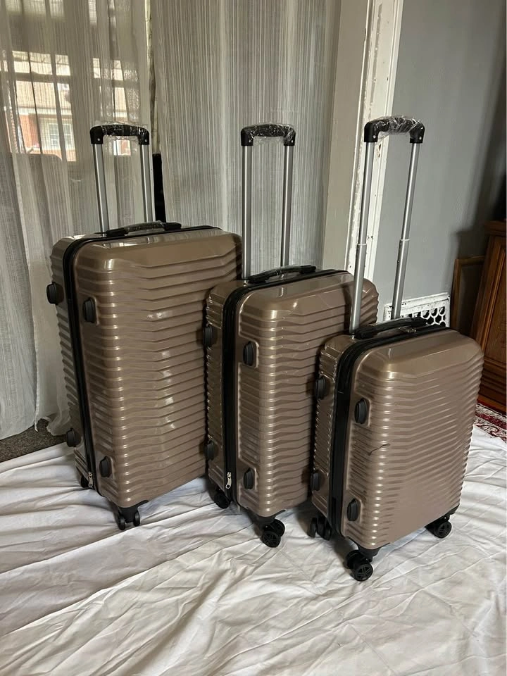 BRAND NEW SET OF LUGGAGE FOR SALE - photo 3