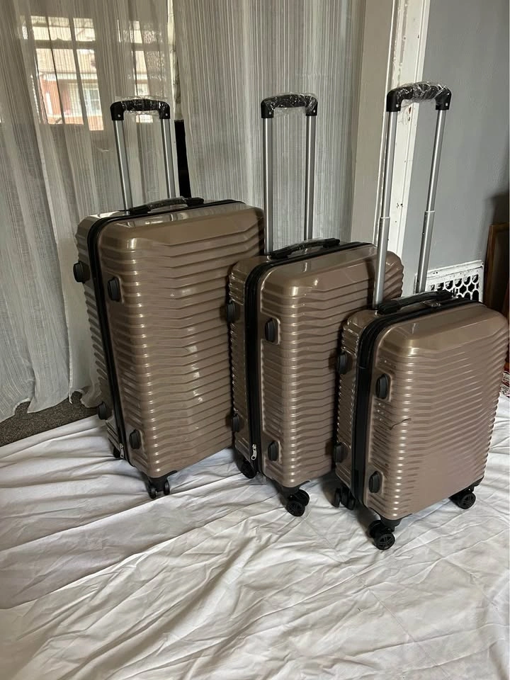 BRAND NEW SET OF LUGGAGE FOR SALE - photo 4
