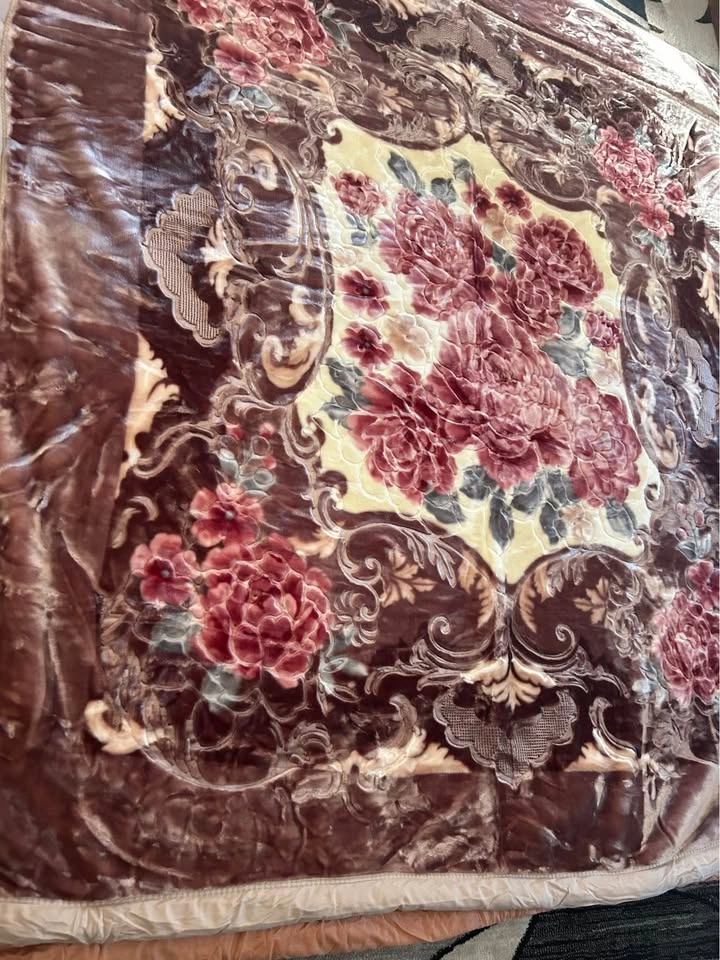 BRAND NEW BLANKETS FOR SALE - photo 4