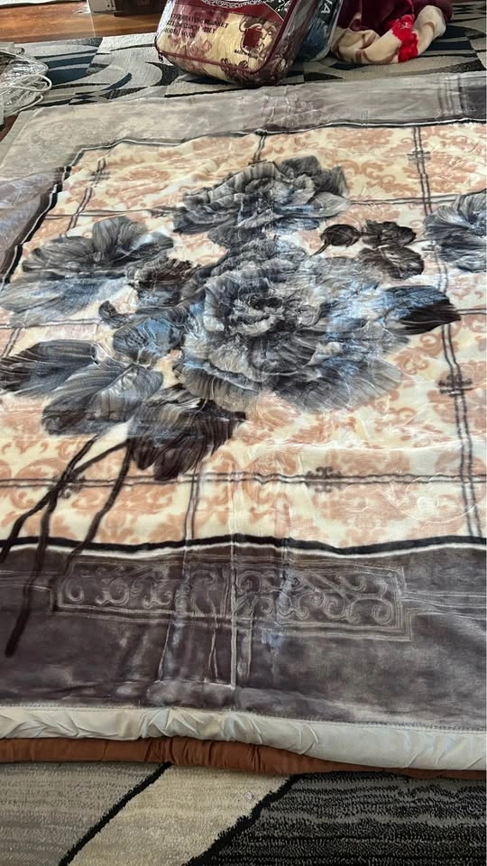 BRAND NEW BLANKETS FOR SALE - photo 2