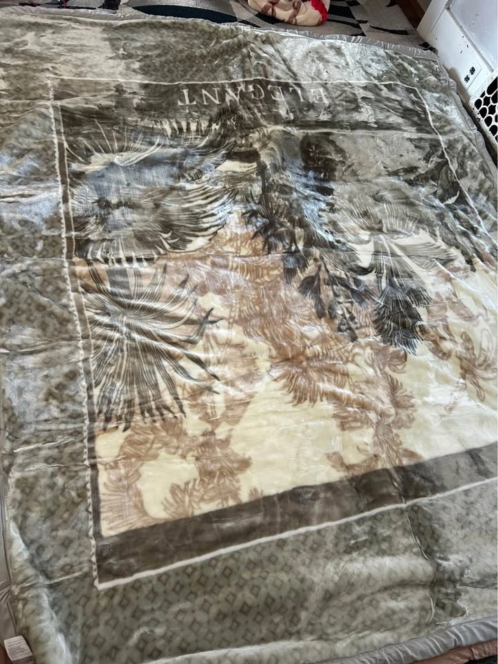 BRAND NEW BLANKETS FOR SALE - photo 4