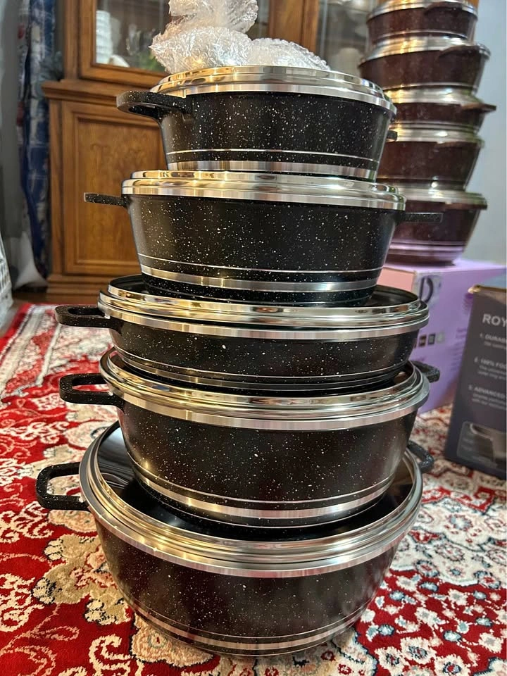 BRAND NEW SET OF 5 BLACK POTS FOR SALE