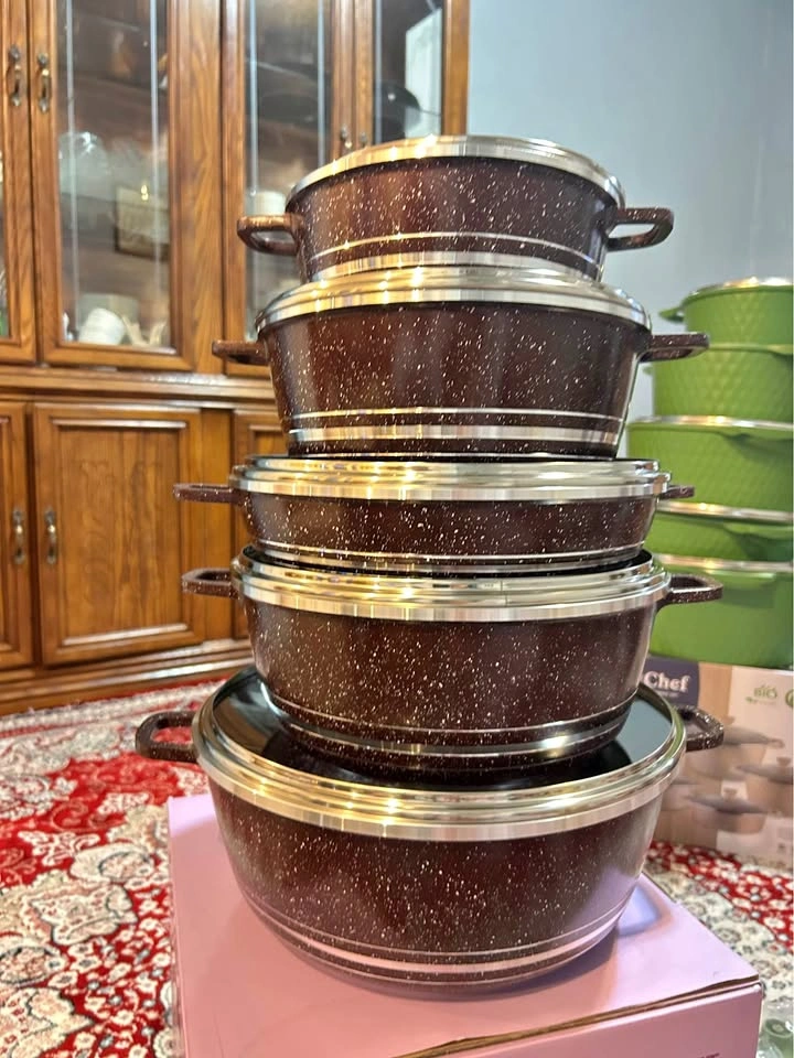 BRAND NEW SET OF 5 POTS FOR SALE