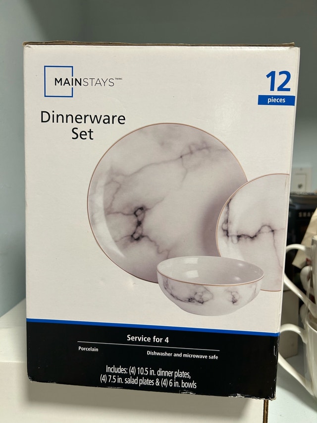 Mainstays 12-Piece Porcelain Dinnerware Set
