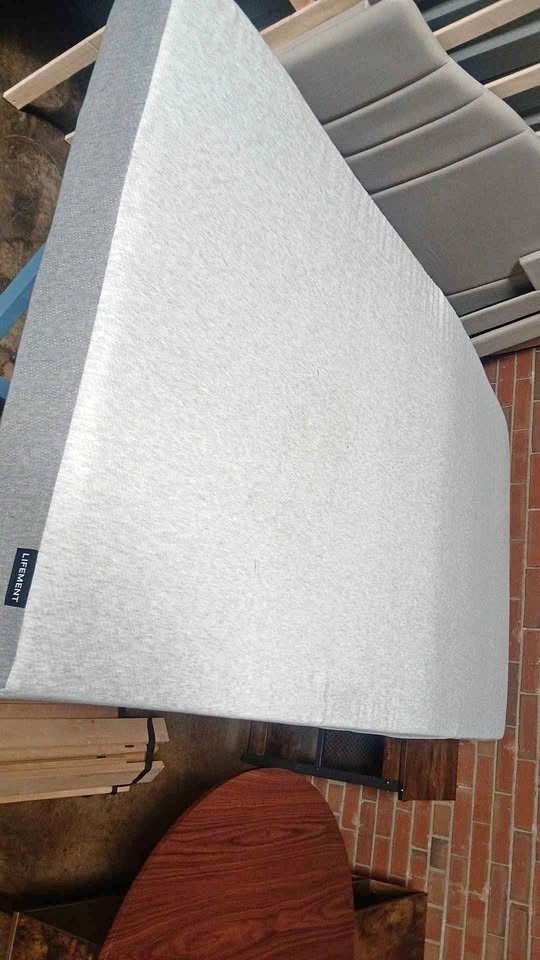 Twin mattress