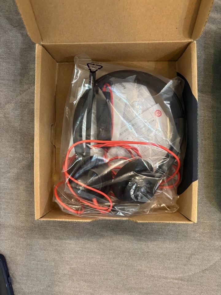 Poly Blackwire 3320 headphones - photo 2