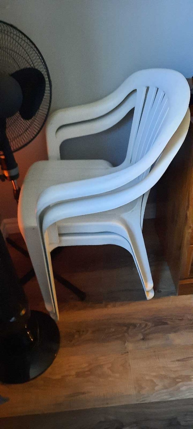 Plastic Chairs - photo 2