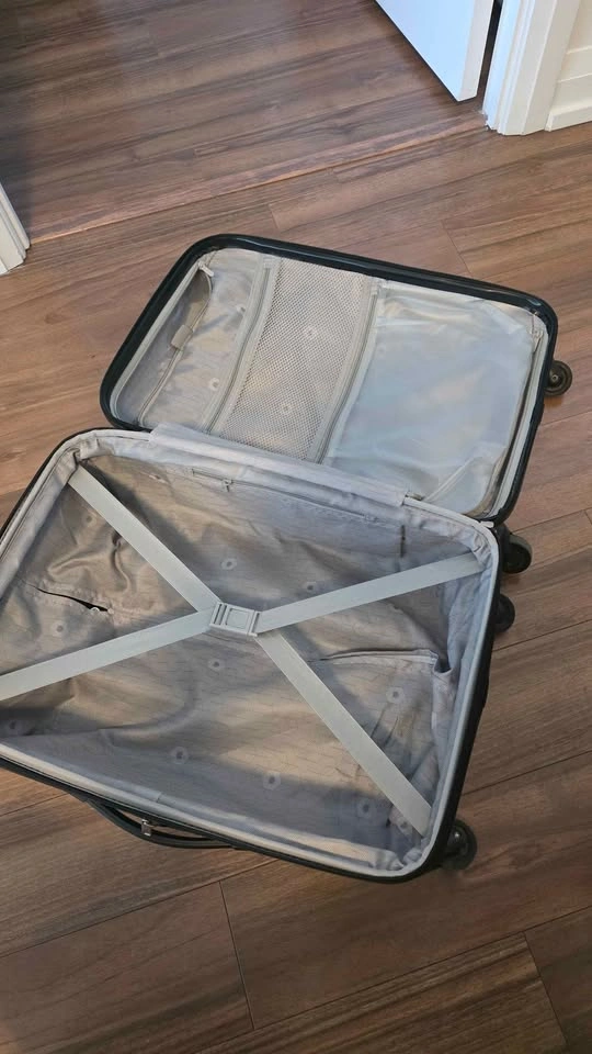 Suitcase - photo 2