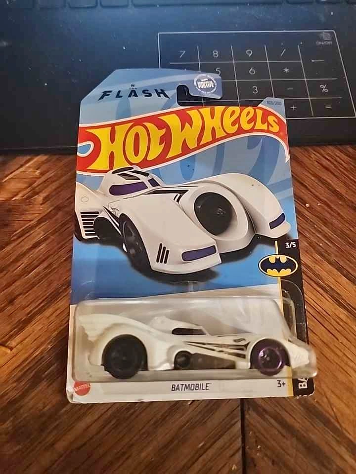 Hot Wheels Flash Batmobile