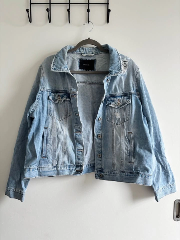 Light wash denim jacket - photo 2