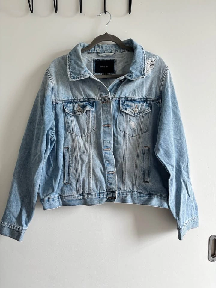 Light wash denim jacket - photo 3