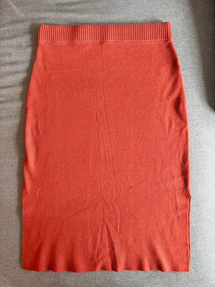 Coral Knit Skirt Size L