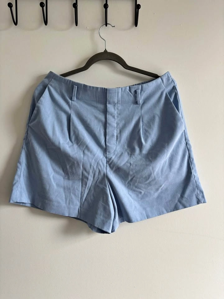 Uniqlo Women’s Smart Shorts Size XL