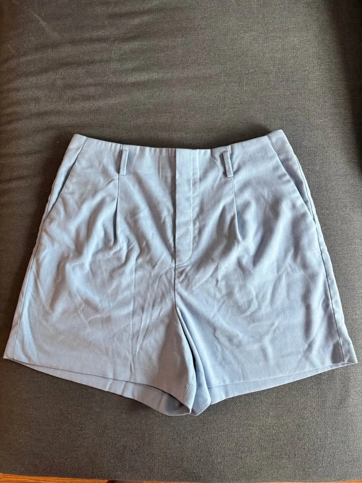Uniqlo Women’s Smart Shorts Size XL - photo 2