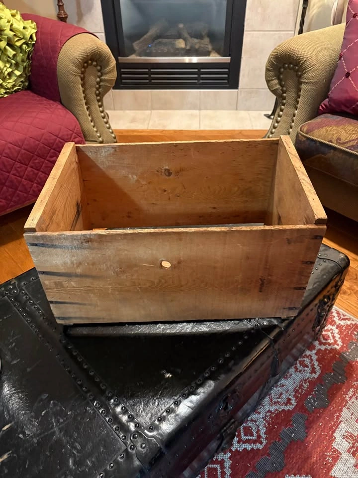 Rustic Country Decor - Vintage Canadian Apple Crate & Whiskey Ju - photo 5