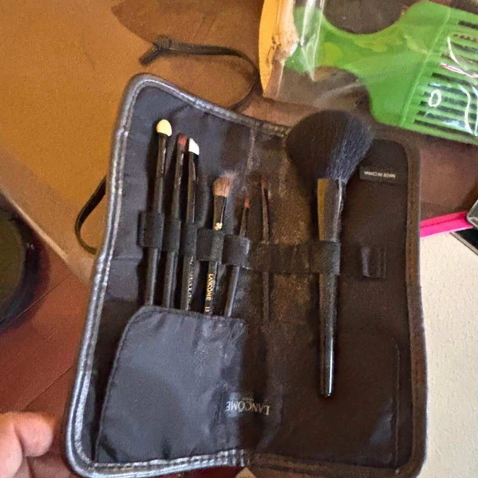 Makeup accessories bundle - photo 2
