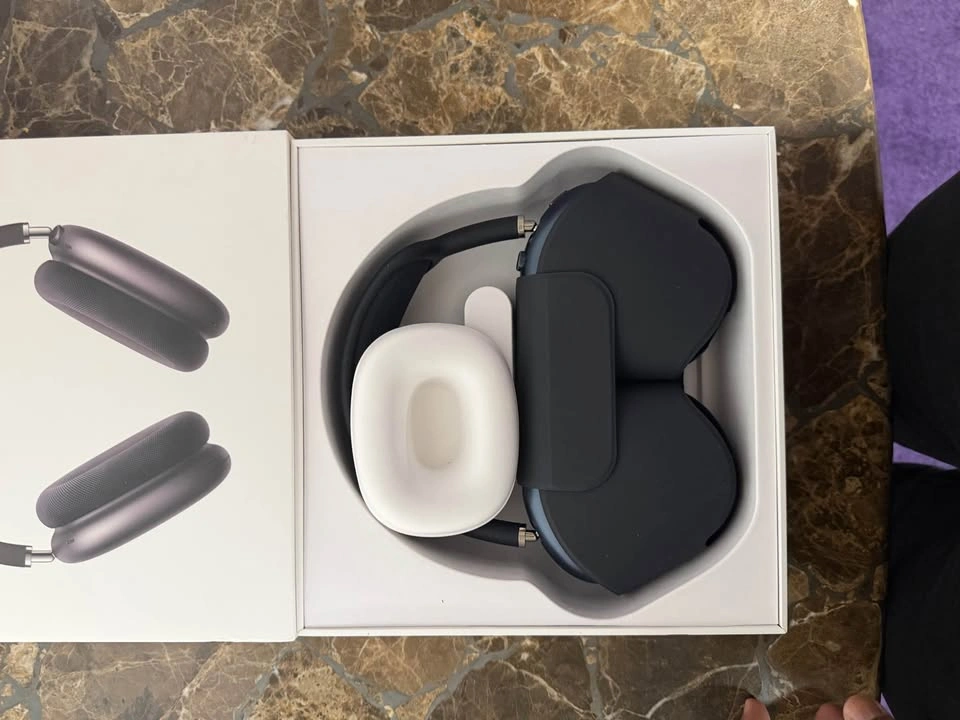 Apple AirPods Max Midnight headphones - photo 2
