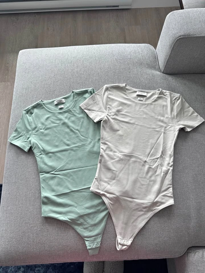 Aritzia Contour Short Sleeve Bodysuits XS (2-pack)