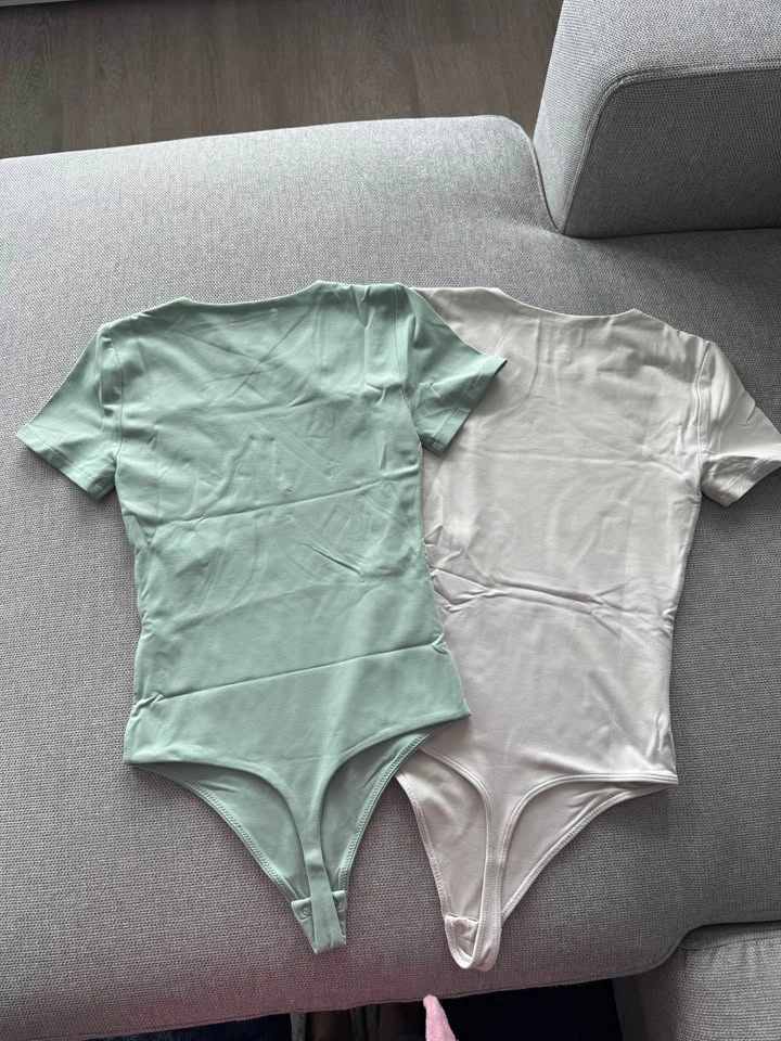 Aritzia Contour Short Sleeve Bodysuits XS (2-pack) - photo 2