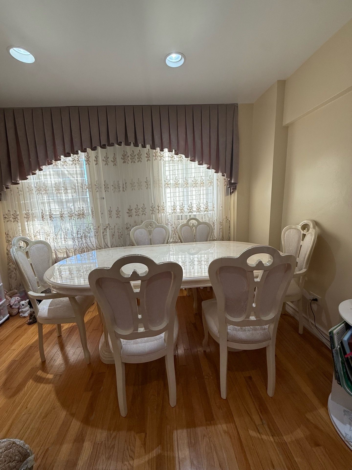 Table with chairs - photo 3